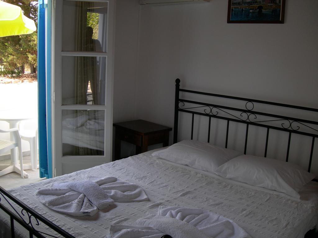 Bizas Rooms & Studios Páros Eksteriør billede