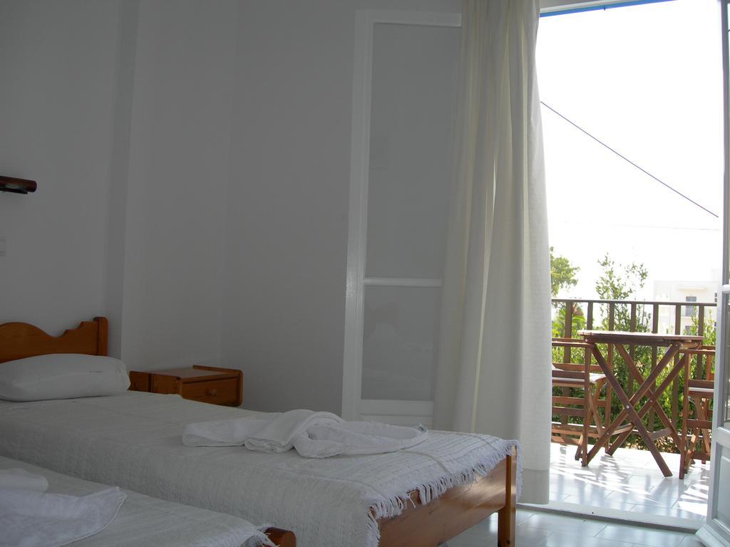 Bizas Rooms & Studios Páros Eksteriør billede