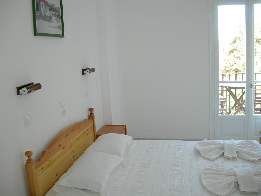 Bizas Rooms & Studios Páros Eksteriør billede